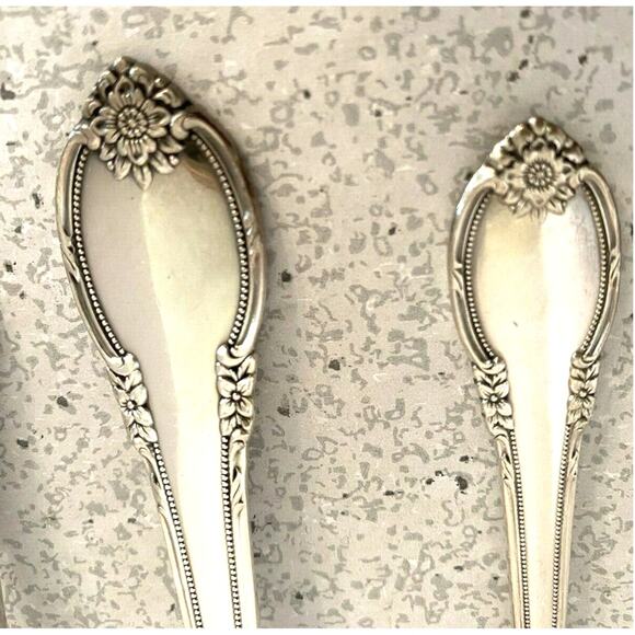 Remembrance Silverplate Flatware 4-pc Hostess Set International Silver 1948 - Picture 7 of 9